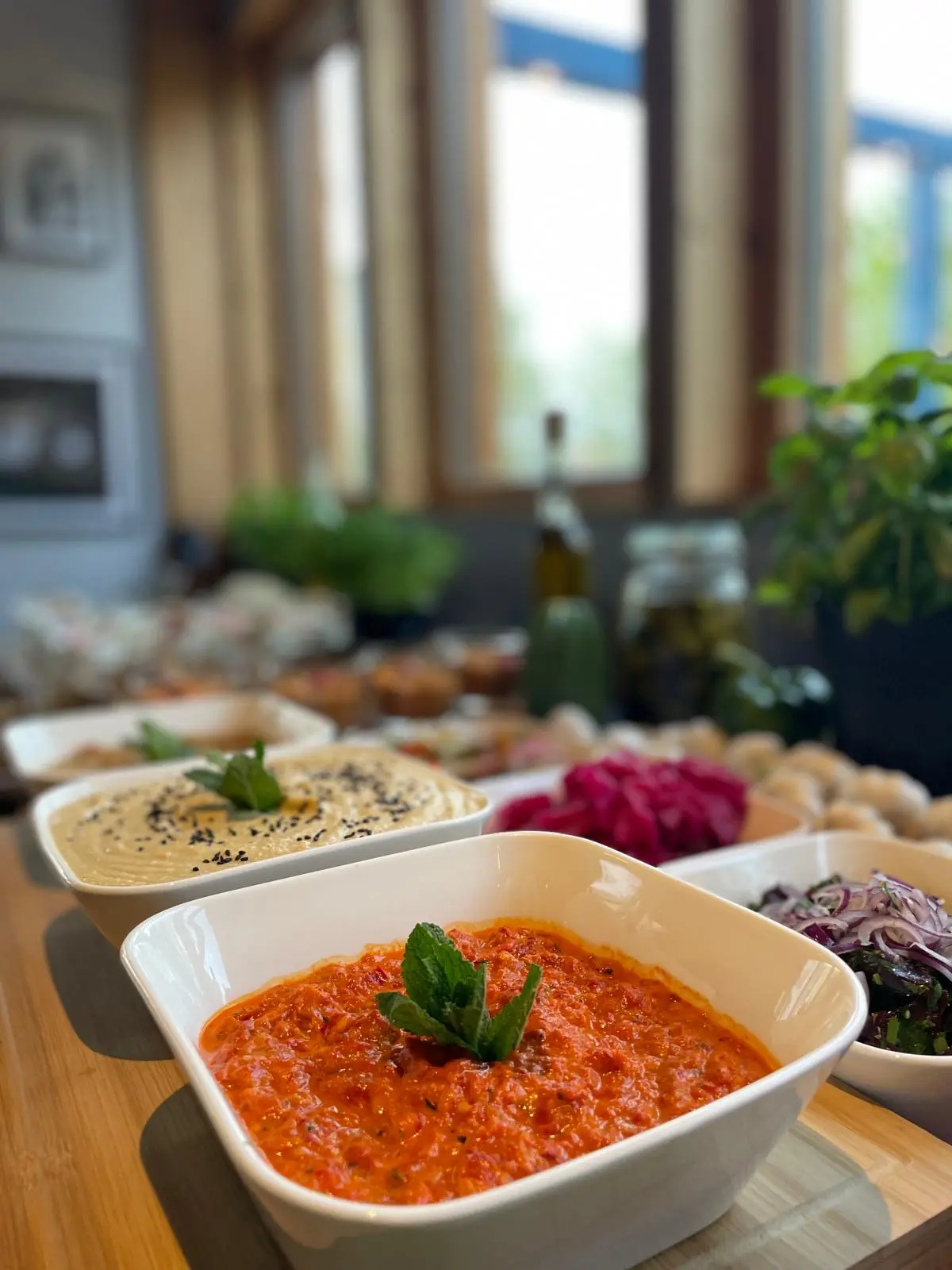 Catering Dip Auswahl Mit Paprika Und Hummus