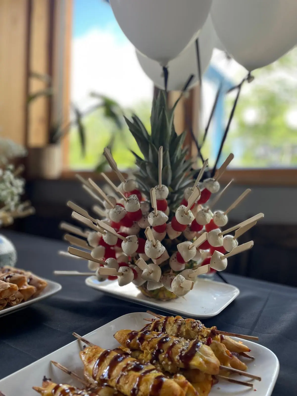 Mozzarella Tomate Spieße Und Hühnchenspieße Catering